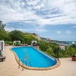 Queen's View 14-pools-near Botanic Garden Апартамент