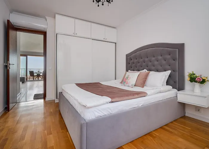 Queen's View 14-pools-near Botanic Garden Lejlighed Balchik