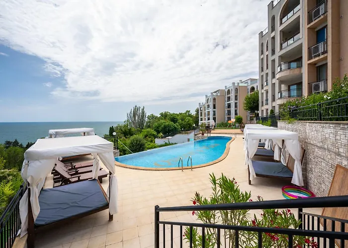 Апартамент Queen's View 14-pools-near Botanic Garden Балчик